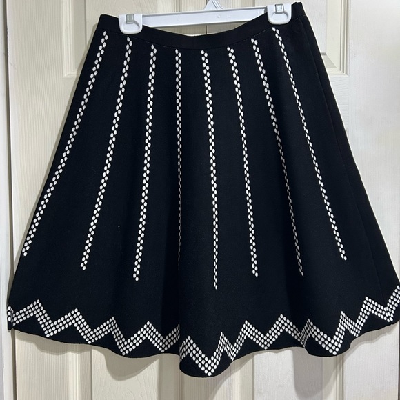 Spenser Black/White chevron knit skirt in Size Large - Picture 1 of 2